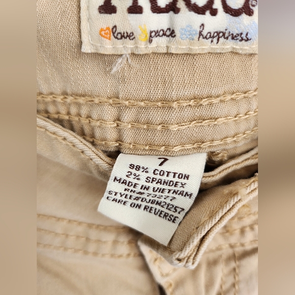 Mudd Khaki Capri pants size 7 - Picture 5 of 6